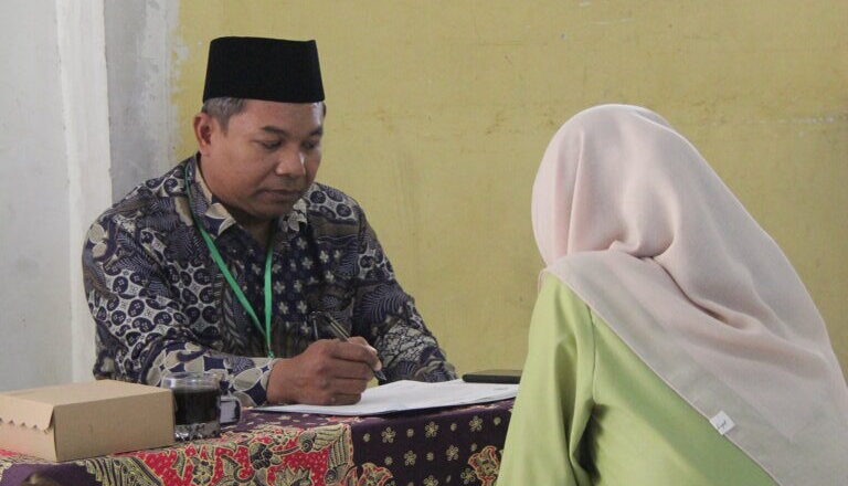 Guru Pesantren Adalah ( oleh Ai )